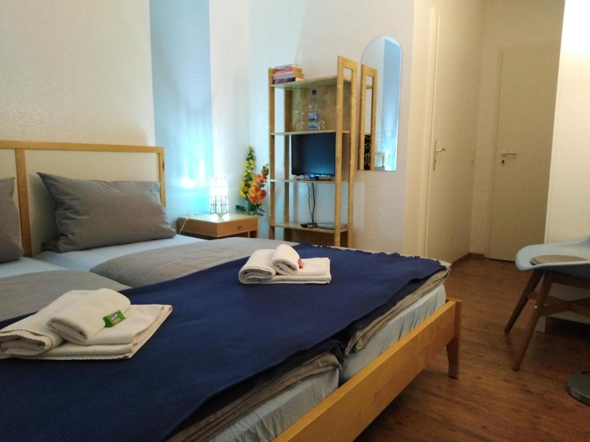 Landhaus Edelweiss Bed&Breakfast - Adults Only 伦斯泰希地区诺伊斯塔特 外观 照片
