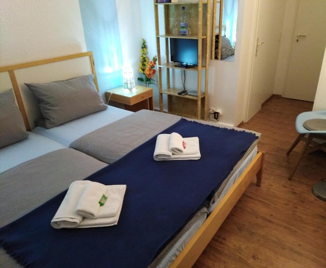 Landhaus Edelweiss Bed&Breakfast - Adults Only 伦斯泰希地区诺伊斯塔特 外观 照片