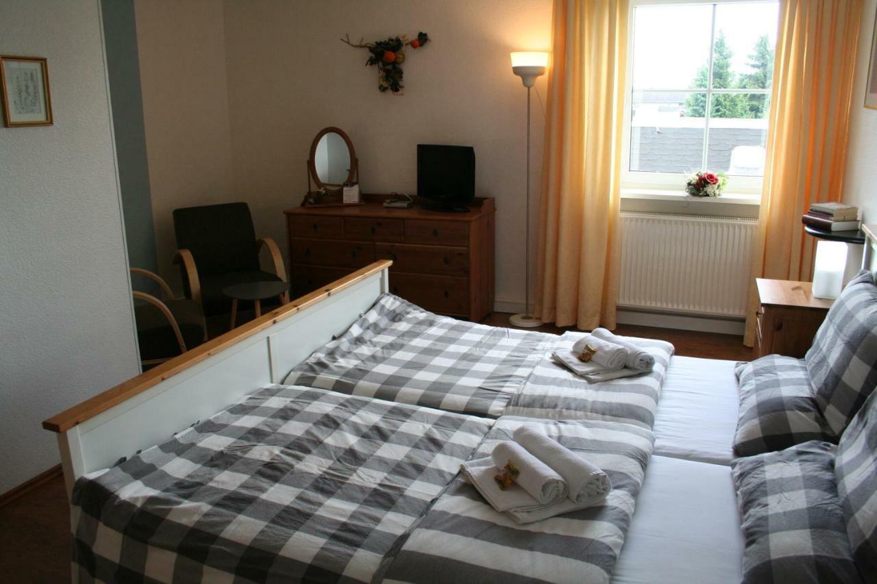 Landhaus Edelweiss Bed&Breakfast - Adults Only 伦斯泰希地区诺伊斯塔特 外观 照片