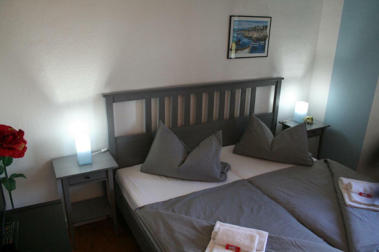 Landhaus Edelweiss Bed&Breakfast - Adults Only 伦斯泰希地区诺伊斯塔特 外观 照片