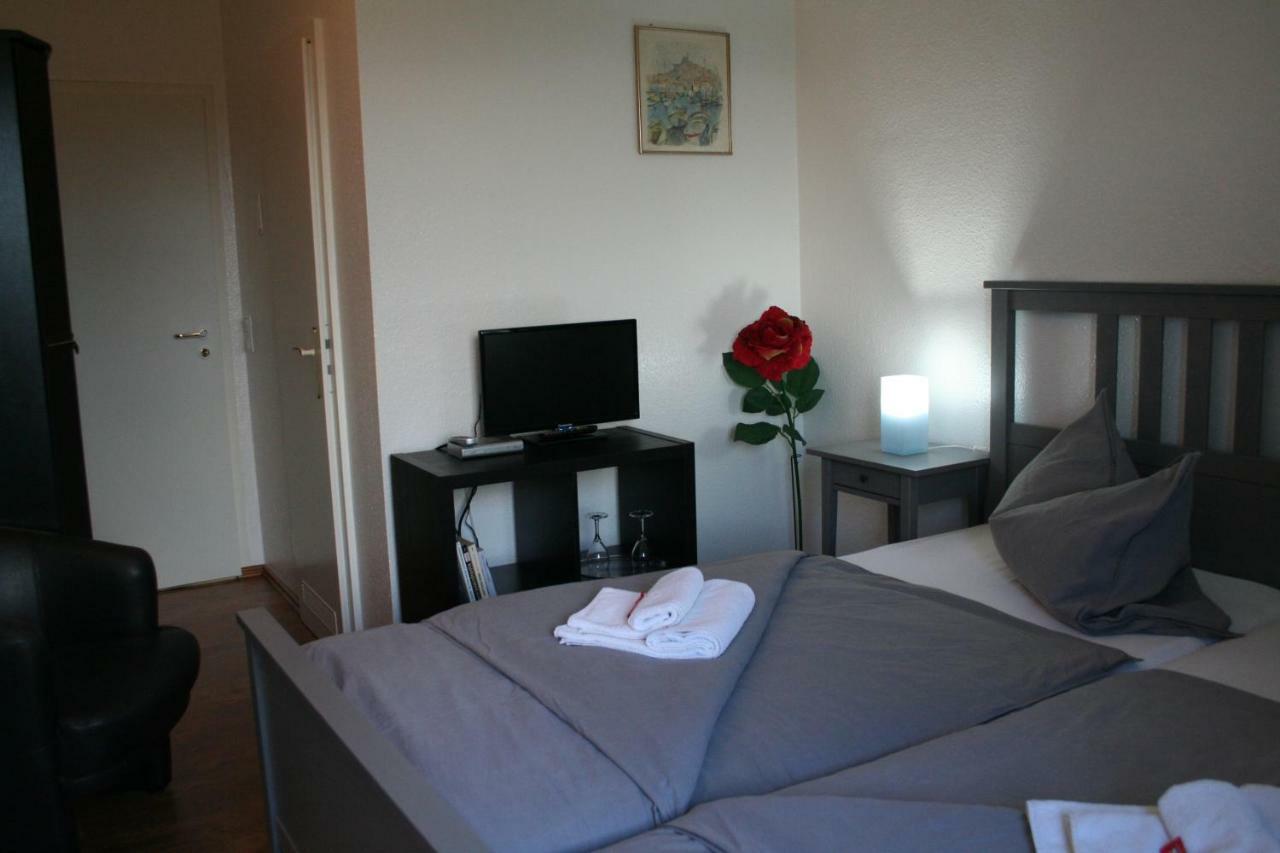 Landhaus Edelweiss Bed&Breakfast - Adults Only 伦斯泰希地区诺伊斯塔特 外观 照片