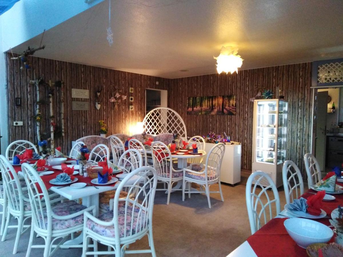 Landhaus Edelweiss Bed&Breakfast - Adults Only 伦斯泰希地区诺伊斯塔特 外观 照片
